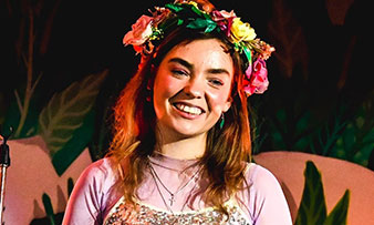 Photo of Chloe Hayden